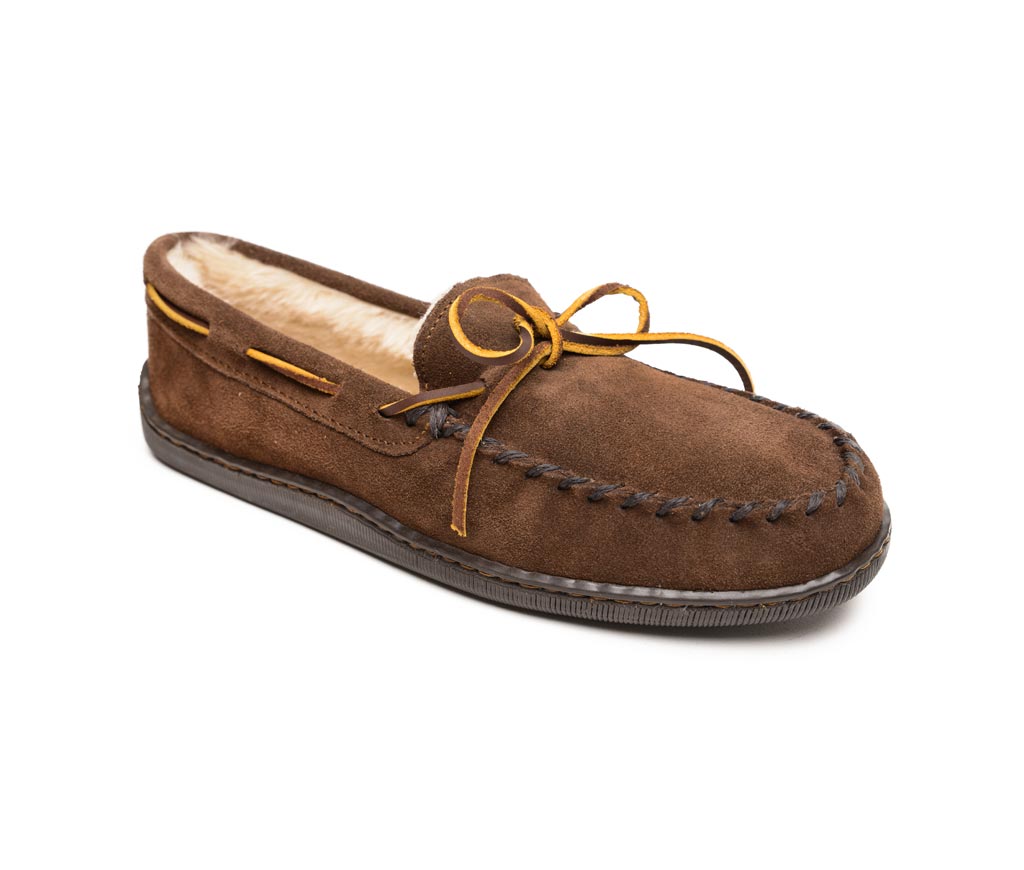 minnetonka men's suede pile lined hardsole slipper 3901